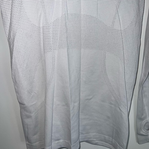 Lululemon Women's White Long Sleeve Top size 6 swiftly - Picture 6 of 15